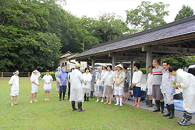 田植の説明を受けて