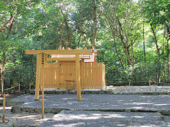 木漏れ日さす高河原神社