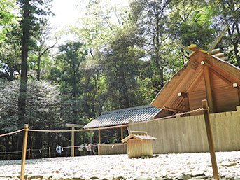 神々しい光が降りそそぐ風日祈宮