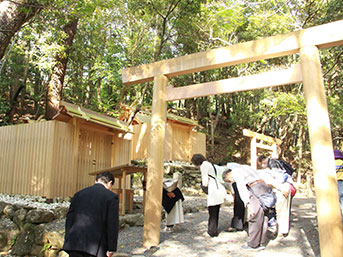 囲や鳥居が真新しい大山祗神社・子安神社