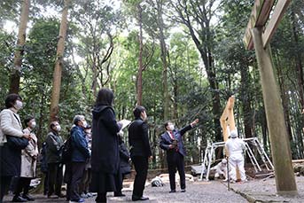 仮殿造営中の湯田神社にて