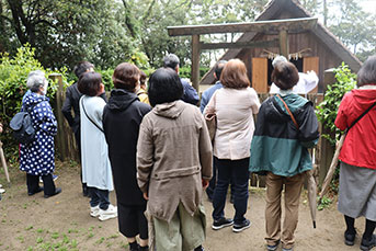 荒塩の焚き上げ作業が行われる御塩焼所