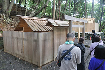 赤崎神社　御造替のため仮殿にて参拝