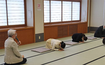 小笠原先生による礼法教室