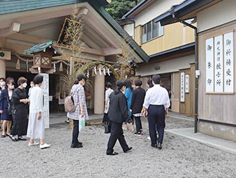 二見興玉神社にて無病息災を祈り 茅の輪くぐり