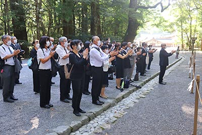 内宮にて正式参拝と荒祭宮遥拝