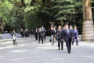 初日に外宮参拝へ