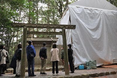 造替の準備が進む坂手国生神社