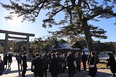 快晴の参拝日和　内宮で神恩感謝