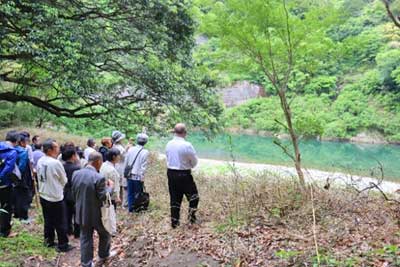 多岐原神社近くにある三瀬の渡し場跡