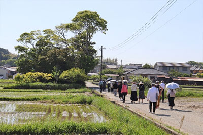 加努弥神社へ
