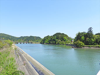 近くを流れる五十鈴川