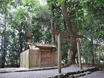 「イナメさん」と親しまれる小俣神社