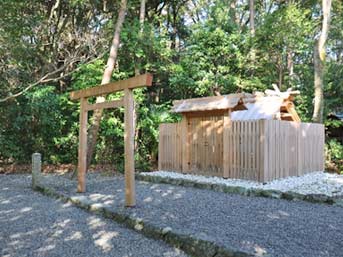 倭姫命がお定めになった神社のひとつ。